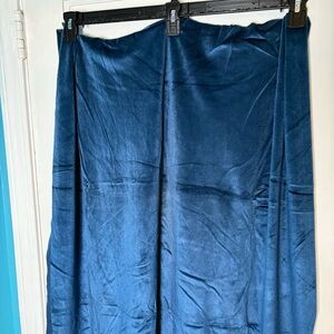 NWOT- 1yd 34”W royal blue light weight fabric remnant